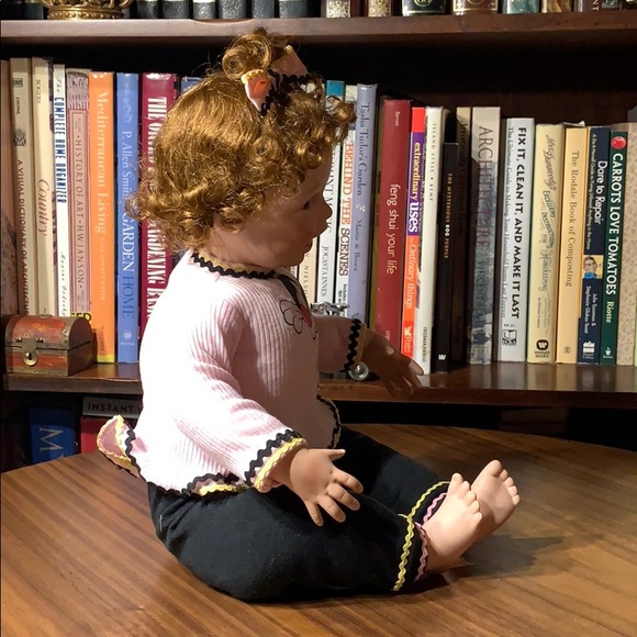 Sylvester’s Surprise porcelain doll - Picture 3 of 6